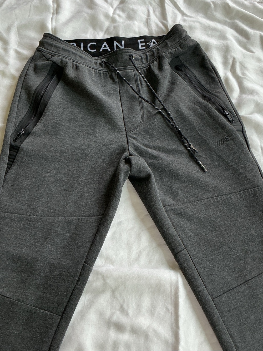 American Eagle Outfitters Men’s Charcoal Gray Zip Pocket Joggers